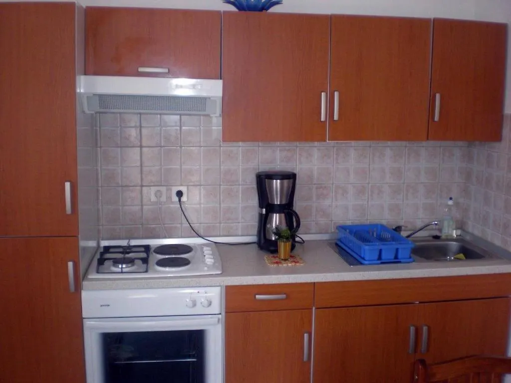 Signet Nv - Apartment For 2-3 Persons With Balcony Novi Vinodolski Croatia