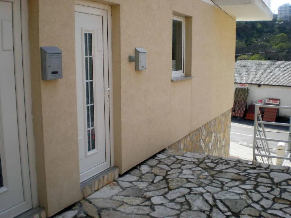 Signet Nv - Apartment For 2-3 Persons With Balcony Novi Vinodolski